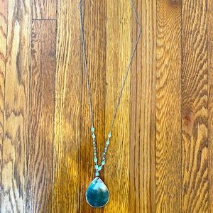 Gorgeous mother of pearl necklace.